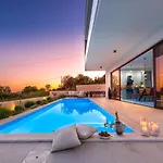 Garden Rose Villa *